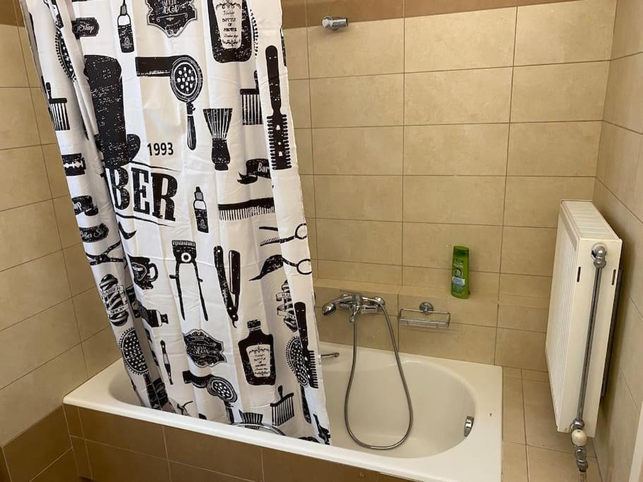 Classy 3Br With 2 Bathrooms Apartment In Marousi Atenas Exterior foto